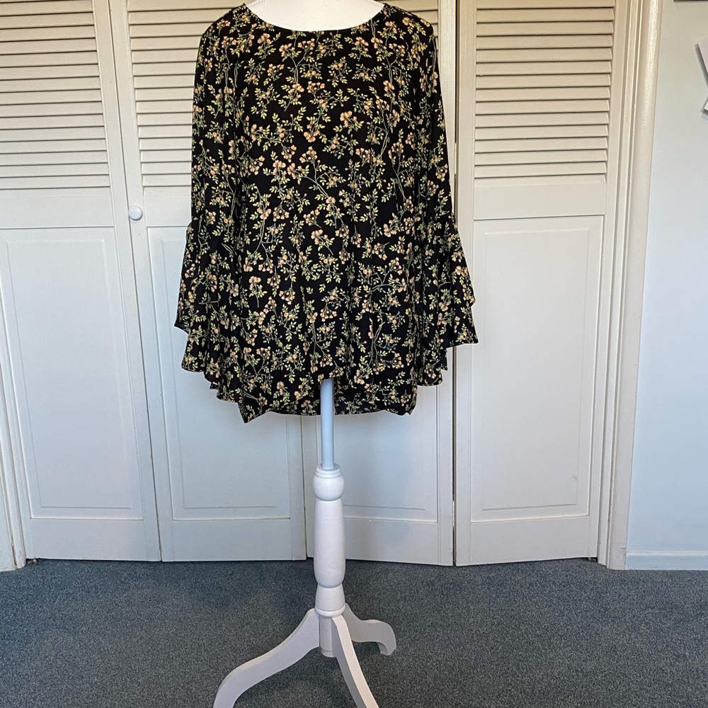 LC Lauren Conrad Tops | LC Lauren Conrad Flutter Sleeve Blouse